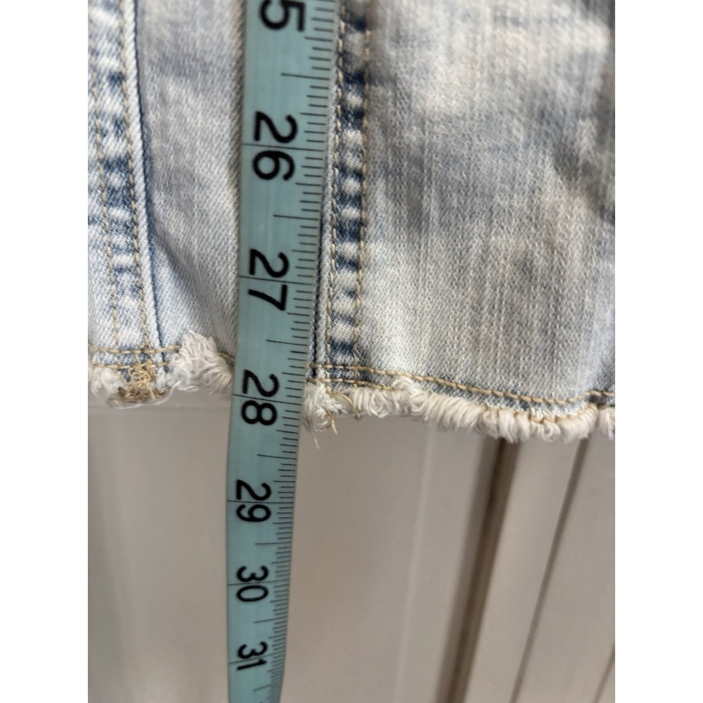 Maurices Light Wash Button Up Denim Jean Jacket Size Medium Pockets Raw Hem - Picture 3 of 7